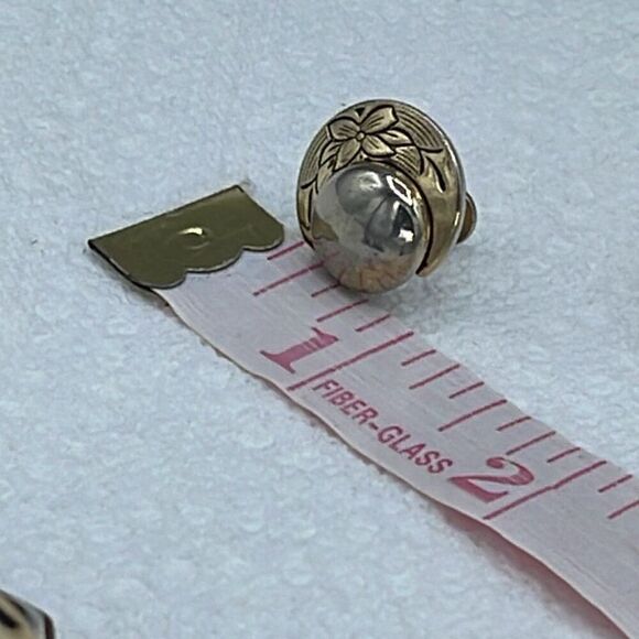 Vintage Karu ornate button style screw back earrings - Picture 7 of 9